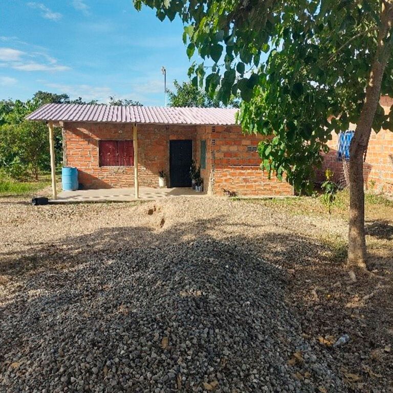 Marzo de 2024, arena y crudo, para la construcción de bodega y  pisos corredores de vivienda